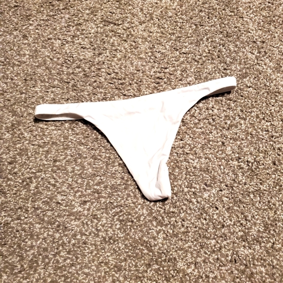 La SENZA Other - 12/$39 👙 EUC plain basic white thong, size m   ‼️Final Price‼️